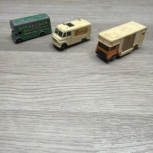 Matchbox Superfast Lesney Bedford Horse-Box No. 40, No. 62 T.V Service Van No.46